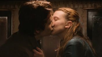 Millie Bobby Brown skrytykowana przez historię o scenie pocałunku w Enoli Holmes 2