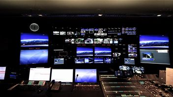 To koniec szalonego inwestowania w telewizję? Ponoć nadawcy zacisną pasa w 2023 roku