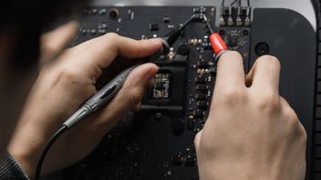 Producent odmówił pomocy w naprawie pralki; klient poradził sobie sam