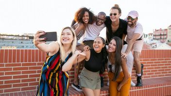 Młodzi ludzie nie ogarniają Internetu; TikTok służy im jako wyszukiwarka