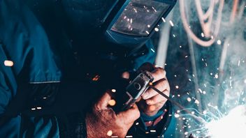 W USA mają zbyt duże ręce do produkcji baterii