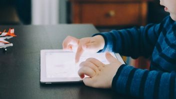 Za karę zmusił syna do grania przez 17 godzin. Cel uświęca środki?