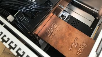 Kilogramy miedzi zamiast wentylatorów - nietypowy sposób na schłodzenie potężnego peceta