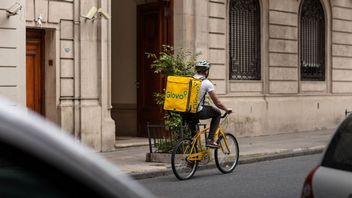 Glovo zapłaci wysoką karę pieniężną? UOKiK zarzuca firmie wprowadzanie konsumentów w błąd