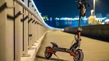 Piractwo drogowe na hulajnodze elektrycznej, użytkownik pędził 120 km/h