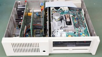 Ten niemal 40-letni serwer chodzi bez przerwy od ponad 2500 godzin