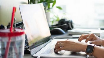 Sztuczna inteligencja zwiększa wydajność pracy? Najwidoczniej nie w każdym zawodzie