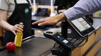 Pamiętacie płatność dłonią od Amazona? Gigant wprowadza tę opcję do kolejnych sklepów