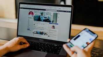 Naukowcy zbadali wpływ Facebooka na poglądy polityczne użytkowników