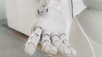 Implant AI pomógł sparaliżowanemu w odzyskaniu czucia i ruchu w dłoniach