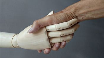 Wszczepy i neurotechnologia to scenariusz sci-fi, który wkrótce może ratować życie