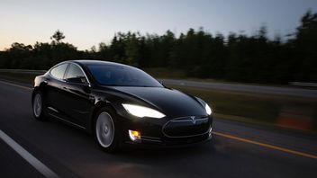 Zapłać więcej, pojedziesz dalej - nowa, ciekawa polityka Tesli