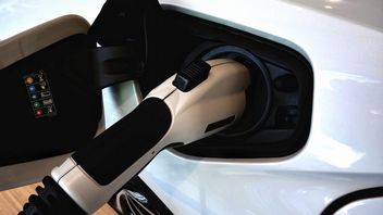 Ulgi podatkowe zachęcą firmy do recyklingu baterii aut elektrycznych