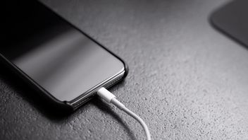 Problem z USB-C w iPhonie nie polega na tym, że jest 2.0, ale na tym, że mamy go od ośmiu lat