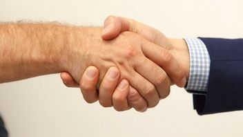 Po niemal 5 miesiącach strajków scenarzystów WGA i AMPTP osiągnęły wstępne porozumienie