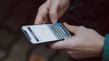„Przytrzymaj spację” to najlepsza sztuczka dla iPhone'ów i telefonów z Androidem, którą powinieneś znać