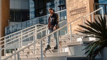 Elektryczne sandały z własnym napędem alternatywą dla rowerów i hulajnóg