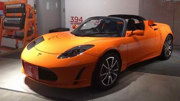 Tesla przedłuża żywotność elektrycznego modelu Roadster; teraz możesz go sam naprawić