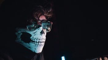 Nietypowa grupa hakerów włamała się do laboratorium nuklearnego i żąda stworzenia hybrydy kobiety z kotem