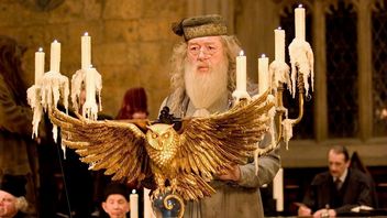 Kto zagrał Dumbledore'a w Harrym Potterze i Kamieniu Filozoficznym oraz czemu później zmieniono aktora?