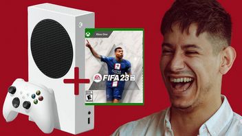 Holenderski Media Markt sprzedaje Xbox Series S z płytą FIFA 23 w zestawie. Jest jeden problem