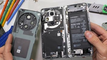 Po rozebraniu OnePlus Open widać, że tytanowe są tylko śrubki