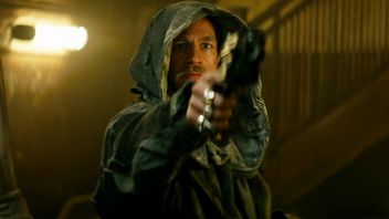 Fani DC od lat chcieli, żeby Charlie Hunnam zagrał Green Arrowa. Okazuje się, że zaproponowano mu rolę