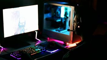 Wydał prawie 2000 euro, aby zbudować swój komputer do gier, ale może grać tylko przy 6 fps. Problem? Nie przeczytał instrukcji podczas montażu