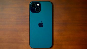 Ostatnia aktualizacja iPhone'a mogła więcej napsuć niż naprawić. Użytkownicy zgłaszają problemy z zasięgiem i temperaturami urządzenia