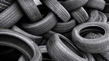 Drugie życie starych opon. Powstaną z nich baterie do samochodów elektrycznych