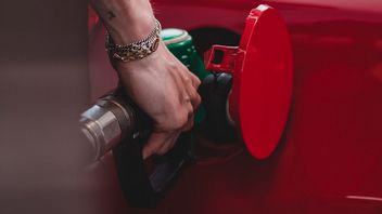 Jak sprawdzić, czy auto może jeździć na E10?