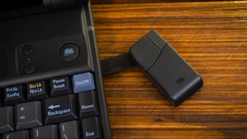 Jeden z laptopów zawierał pomysł tak głupi, że 27 lat później nadal zaskakuje: zgodnie z oczekiwaniami był niepraktyczny