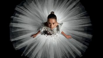 Reżyserzy Krzyku stworzyli nowy horror. Giancarlo Esposito i Melissa Barrera w zwiastunie Abigail