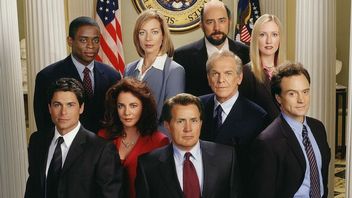 Najlepszy polityczny serial wraca? Gwiazdy The West Wing zapowiadają „ekscytujący” projekt