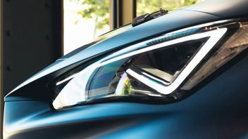 Światła LED w dzisiejszych samochodach są zbyt dobre, 78% kierowców przyznaje, że regularnie ulega oślepieniu