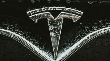 Tesla rozwija swój najpopularniejszy samochód, odświeżony Model 3 zaskakuje zwiększonym zasięgiem