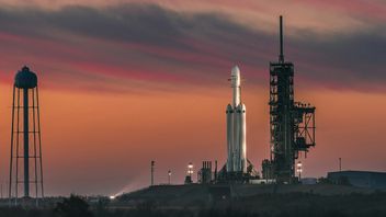 SpaceX we współpracy z NASA spróbuje wylądować na Księżycu. Rakieta z lądownikiem ma zostać wystrzelona jutro rano