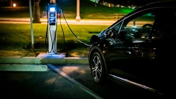 Naukowcy mają pomysł na ograniczenie degradacji akumulatorów w elektrykach, wystarczy dać im odpocząć