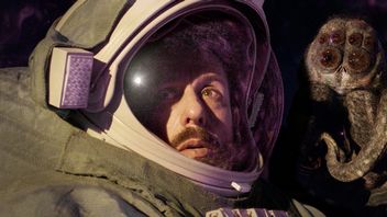 Astronauta z Adamem Sandlerem wleciał na Netflixa. Krytycy nazywają film sci-fi „trywialnym”, choć wizualnie przypomina Interstellar
