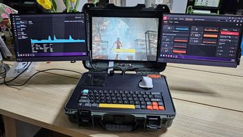 Stworzył komputer jak z filmu akcji, jest ukryty w walizce i wyposażony w 3 ekrany