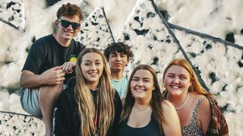 Naukowcy odkryli, dlaczego nastolatki śmierdzą serem, a niemowlęta pachną kwiatkami. Odpowiada za to produkowany w dużych ilościach kwas karboksylowy