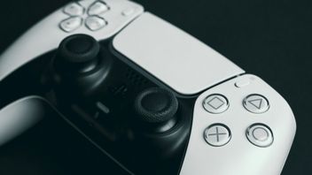 Gracz PS5 upublicznia zdjęcie zniszczonej konsoli. Widok ten zaniepokoił Internautów, którzy zaoferowali pomoc