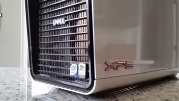 Gracz po 19 latach musi pożegnać się ze swoim komputerem do gier. Potężny PC waży 25 kilogramów