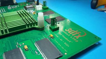 Entuzjasta buduje niestandardową kartę graficzną na archaicznym GPU 3dfx, z portami DVI i HDMI