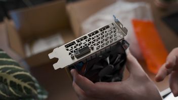 YouTuber zamawia „Kartę graficzną do gier 8K” za 100 USD od Wish i dostaje 1 FPS w Cyberpunk 2077