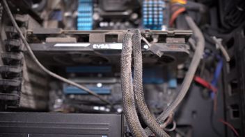 „Mój chłopak uważa, że to w porządku”: graczka pokazuje brudny komputer swojego partnera, nie chcielibyście go otworzyć