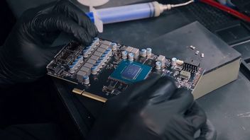 Nvidia RTX 4070 Ti z łatwością pokonuje RTX 4080 w testach, wystarczyła jedna modyfikacja