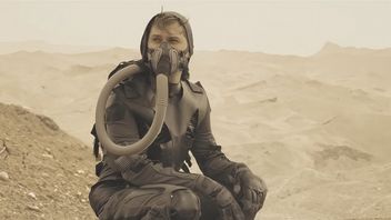 Youtuberzy w jeden dzień odtworzyli legendarny kombinezon z Diuny, który odzyskuje wodę wydzielaną z ciała