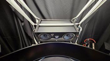 Jak w Mission: Impossible: Gracz wiesza głośniki nad monitorem, ale społeczności przeszkadza coś zupełnie innego