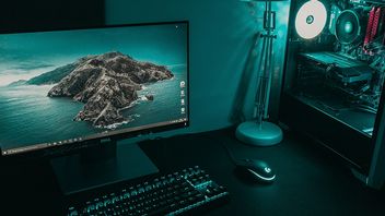 Rodzice wysyłają swojemu dziecku nowy komputer do gier, ale zapominają o jego opakowaniu